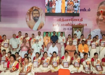 Amrita Amma on behalf of Vidyajyothi graduation ceremony on behalf of Vellimalai, Hindu Dharma Vidya Peedam….
